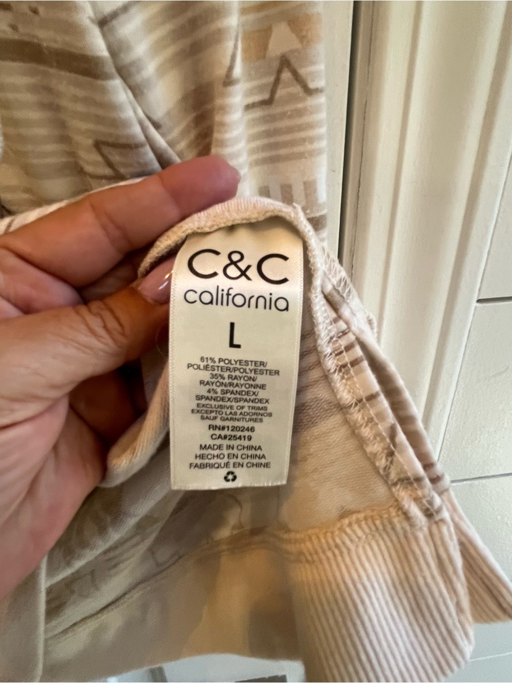 ✨ C&C California Lightweight Pullover Aztec Hoodie SZ L ✨ - Picture 4 of 8